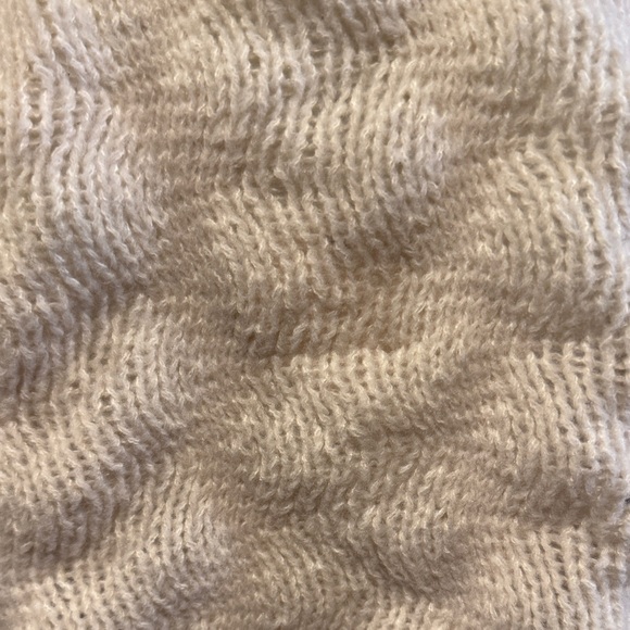 En Crème Cable Knit Sweater with Floral Knit Buttons - Picture 4 of 6